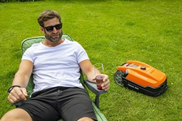 YARD FORCE Mähroboter Classic 500 bis zu 500 qm - Selbstfahrender Rasenmäher Roboter mit Kantenschneide-Funktion, Regensensor, bürstenloser Motor, 40% Steigung und Wochentags-Bedienfeld - 2