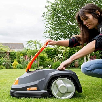 Yard Force Mähroboter SA900ECO, geeignet für Rasenflächen bis zu 900 qm, Kantenschneide-Funktion, Regensensor und bürstenloser Motor, 28 V, schwarz/orange - 2